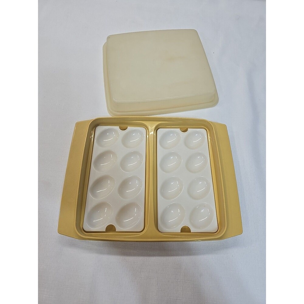 Vintage Tupperware Deviled Egg Keeper Carrier Tray Container And Lid Yellow